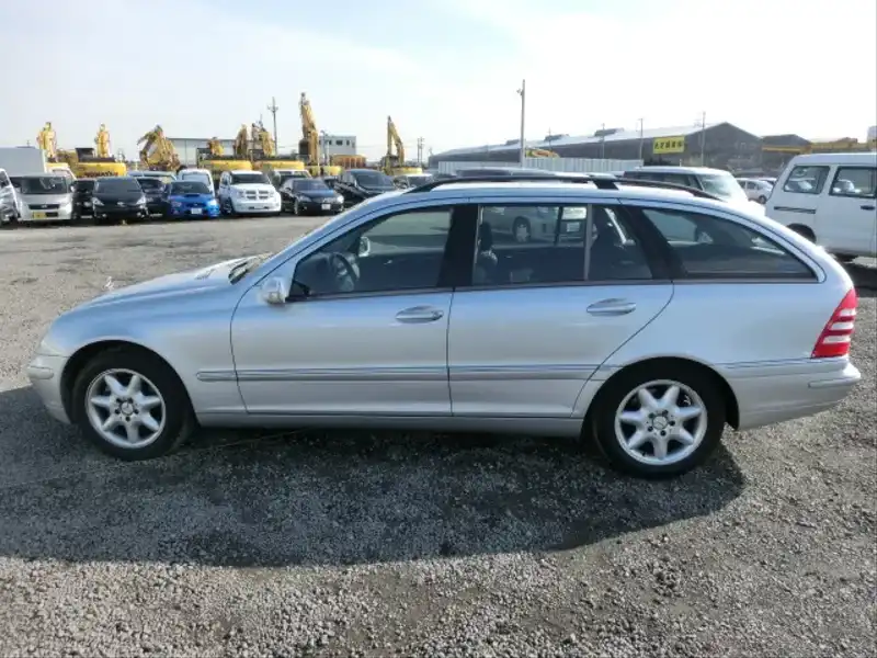 カタログ画像：Ｃクラスステーションワゴン（C-CLASS STATIONWAGON） Ｃ２４０ ４マチック ステーションワゴン 2004年4月 GH-203281 2600cc ブリリアントシルバー（Ｍ） 外装