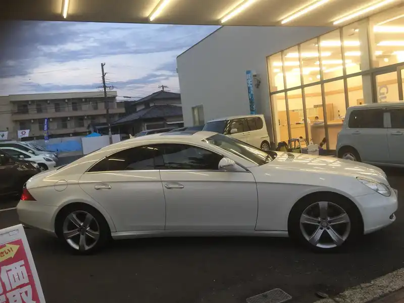 カタログ画像：ＣＬＳクラス（CLS-CLASS） ＣＬＳ５５０ 2006年9月 CBA-219372 5500cc カルサイトホワイト（Ｓ） 燃費7.4km / l  外装