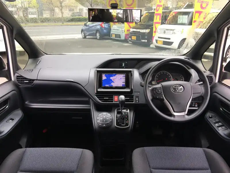 カタログ画像：ヴォクシー（VOXY） Ｘ サイドリフトアップシート装着車 2014年1月 DBA-ZRR85G 2000cc ホワイトパールクリスタルシャイン 燃費14.8km / l 内装