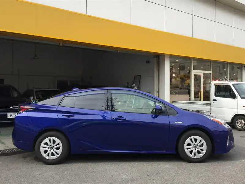 カタログ画像：プリウス（PRIUS） Ｓ 2015年12月 DAA-ZVW50 1800cc ダークブルーマイカメタリック 燃費37.2km / l 外装