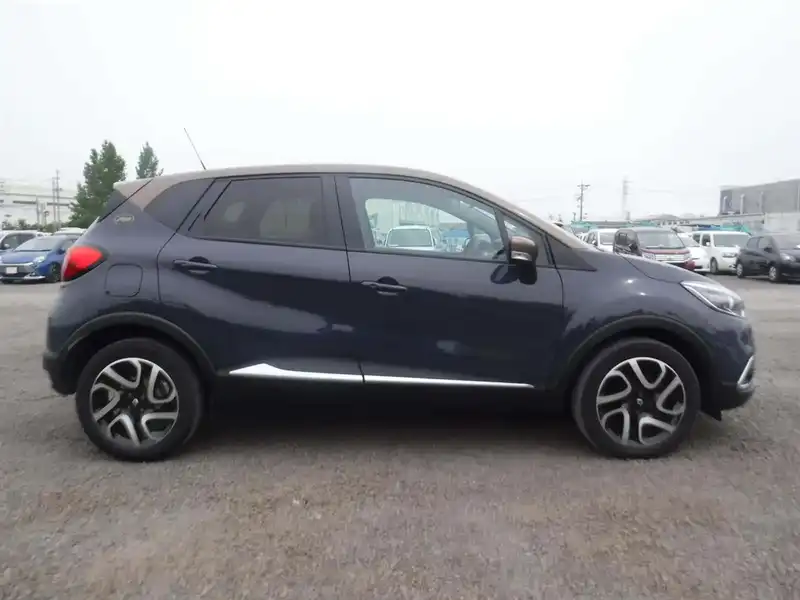 カタログ画像：キャプチャー（CAPTUR） カンヌ 2016年6月 ABA-2RH5F1 1200cc ブルーマリーンフュメ+カプチーノM 燃費17.2km / l 外装