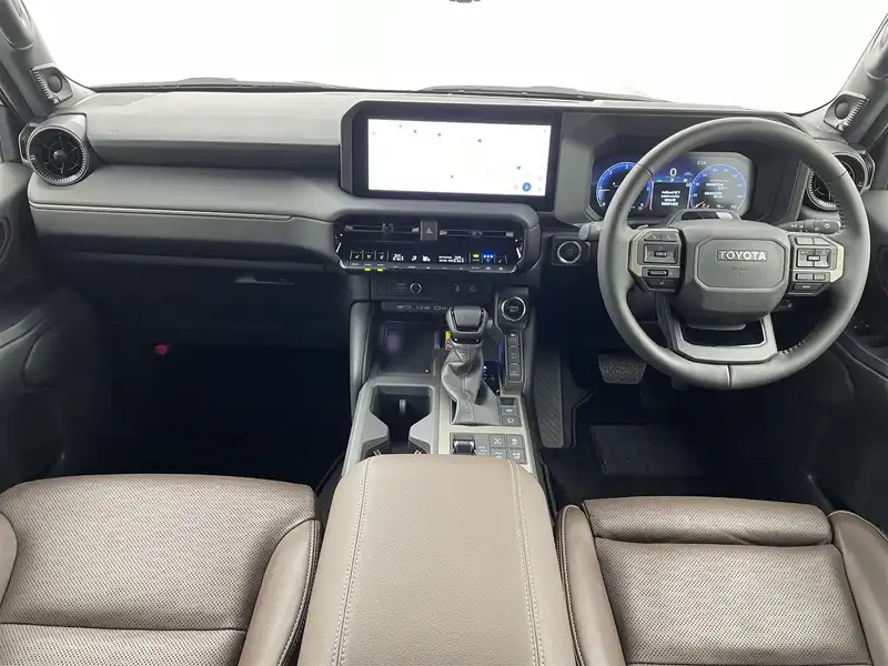 カタログ画像：ランドクルーザー２５０（LAND CRUISER 250） ＺＸ 2024年4月 3DA-GDJ250W 2800cc ブラック 燃費11.0km / l フロント