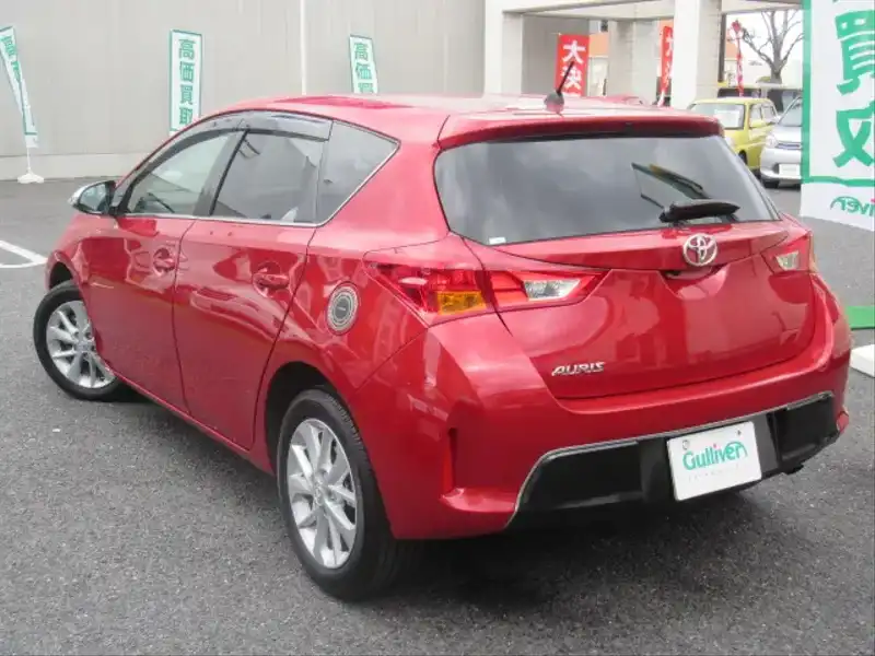 10077882 | カタログ画像：オーリス（AURIS） １８０Ｇ Ｓパッケージ 2012年8月 DBA-ZRE186H 1800cc レッドマイカメタリック バック