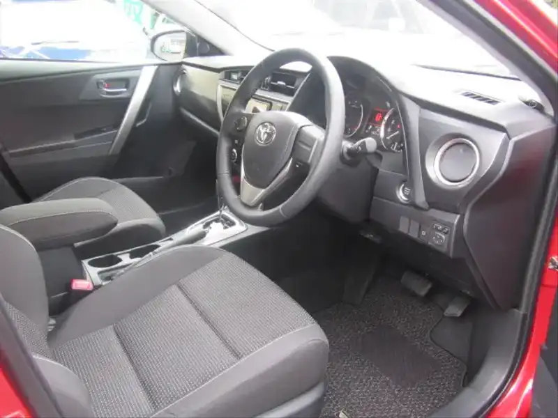 カタログ画像：オーリス（AURIS） １５０Ｘ Ｓパッケージ 2014年4月 DBA-NZE181H 1500cc レッドマイカメタリック 燃費18.2km / l 内装