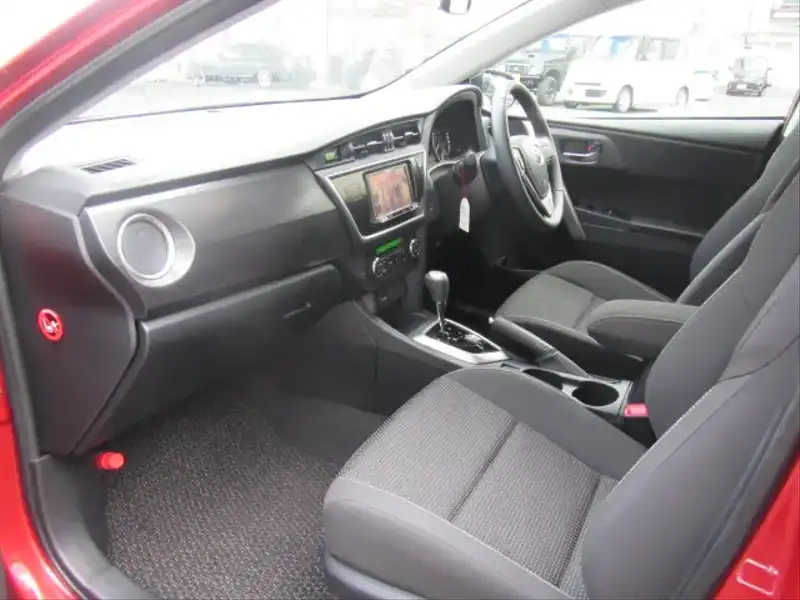 カタログ画像：オーリス（AURIS） １５０Ｘ Ｓパッケージ 2012年8月 DBA-NZE181H 1500cc レッドマイカメタリック 燃費18.2km / l 内装