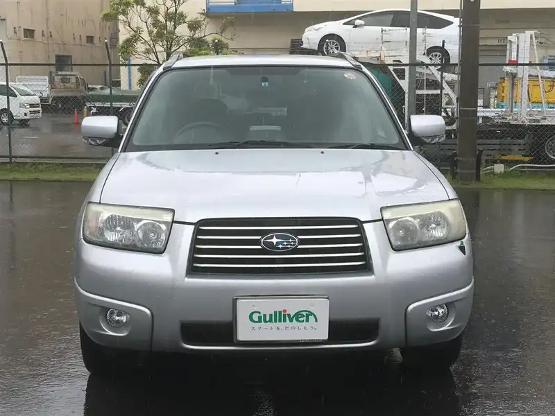 カタログ画像：フォレスター（FORESTER） ２．０Ｘ 2005年1月 CBA-SG5 2000cc プレミアムシルバー・メタリック 燃費13.6km / l  バック