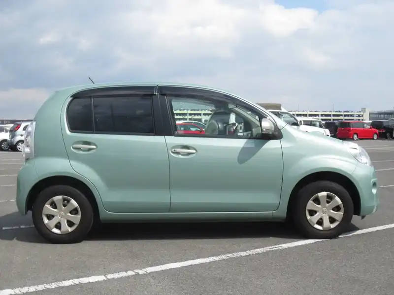 10077024 | カタログ画像：パッソ（PASSO） プラスハナ Ｃパッケージ 2012年6月 DBA-KGC30 1000cc ウグイスメタリックorソーダメタリックオパール 外装