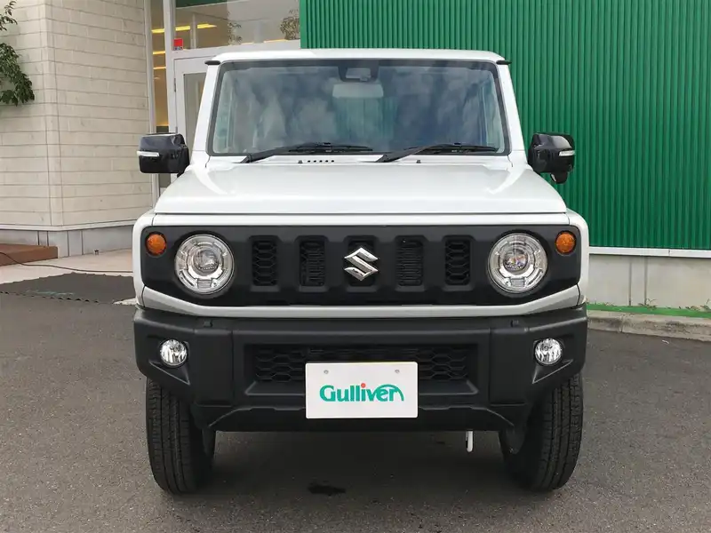 カタログ画像：ジムニー（JIMNY） ＸＧ スズキセーフティサポート装着車 2021年10月 3BA-JB64W 660cc ホワイト 燃費14.3km / l フロント