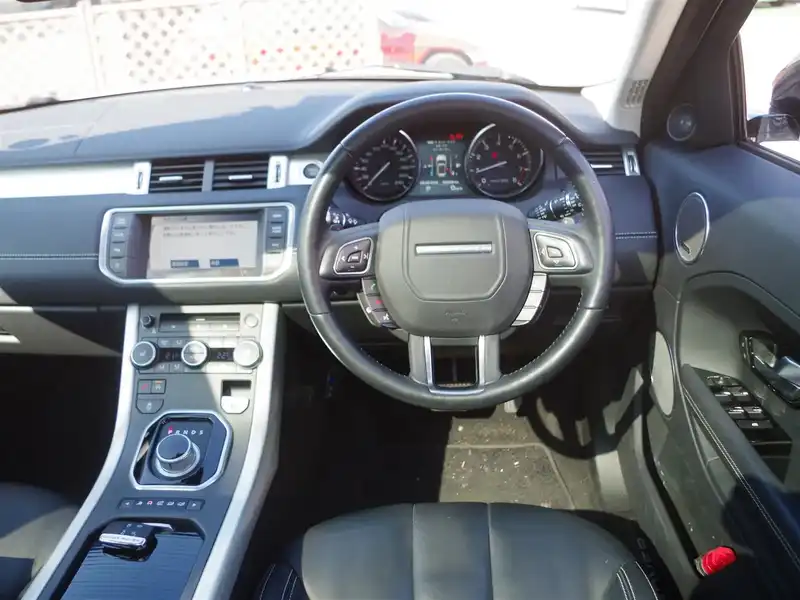 カタログ画像：レンジローバーイヴォーク（RANGE ROVER EVOQUE） ピュア 2012年6月 CBA-LV2A 2000cc フジ・ホワイト（ソリッド） 燃費9.0km / l 内装