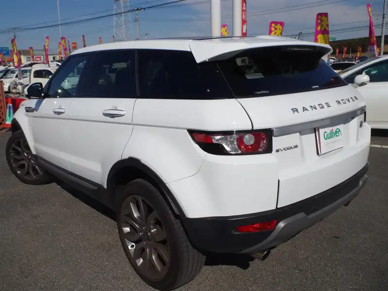 カタログ画像：レンジローバーイヴォーク（RANGE ROVER EVOQUE） ピュア 2012年6月 CBA-LV2A 2000cc フジ・ホワイト（ソリッド） 燃費9.0km / l バック