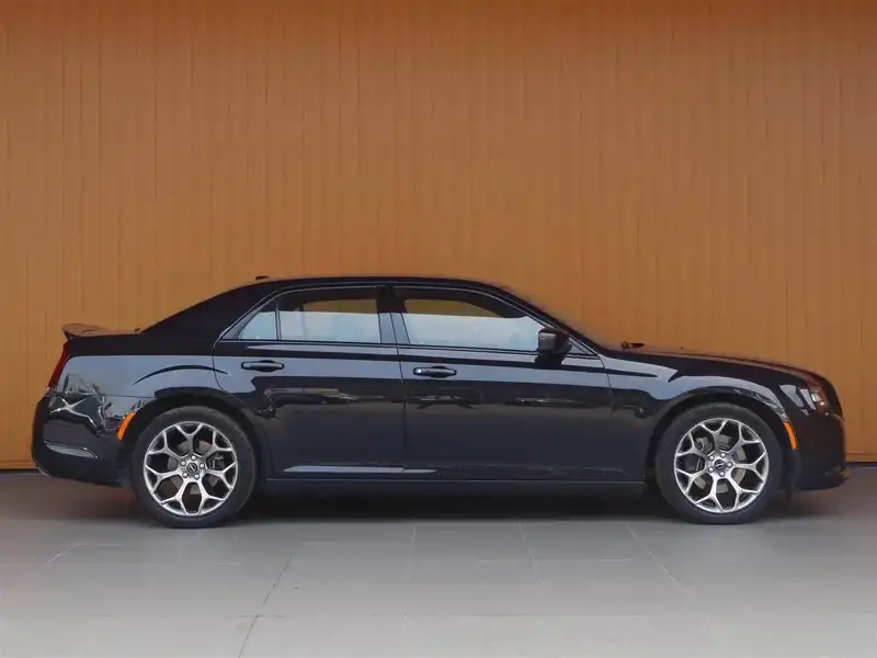 カタログ画像：クライスラー・３００（CHRYSLER 300） ３００Ｓ 2015年12月 ABA-LX36 3600cc グロスブラック 燃費9.2km / l 外装