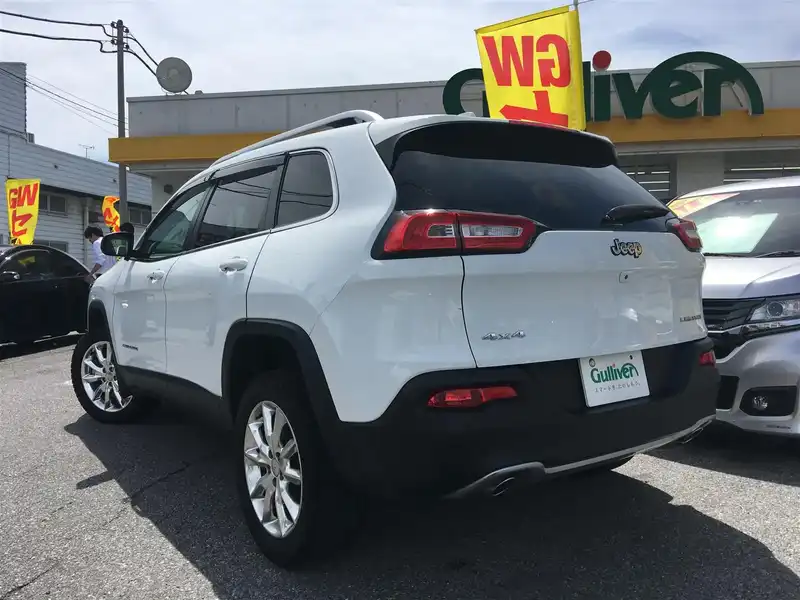 カタログ画像：ジープ・チェロキー（JEEP CHEROKEE） リミテッド 2014年5月 ABA-KL32 3200cc ブライトホワイトクリアコート 燃費8.9km / l バック