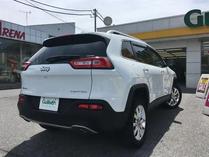 カタログ画像：ジープ・チェロキー（JEEP CHEROKEE） リミテッド 2016年4月 ABA-KL32 3200cc ブライトホワイトクリアコート 燃費10.5km / l バック