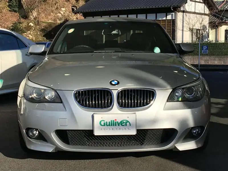 カタログ画像：５シリーズ（5 SERIES） ５２５ｉ Ｍスポーツパッケージ 2007年6月 ABA-NU25 2500cc 燃費8.8km / l  フロント