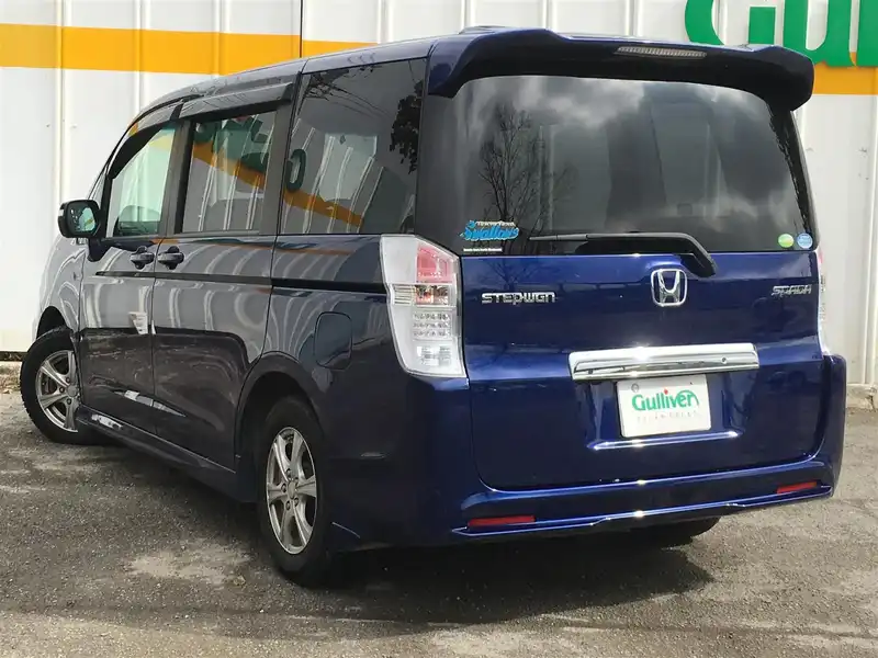 カタログ画像：ステップワゴンスパーダ（STEPWAGON SPADA） Ｚ 2011年8月 DBA-RK5 2000cc コバルトブルー・パール 燃費13.2km / l バック