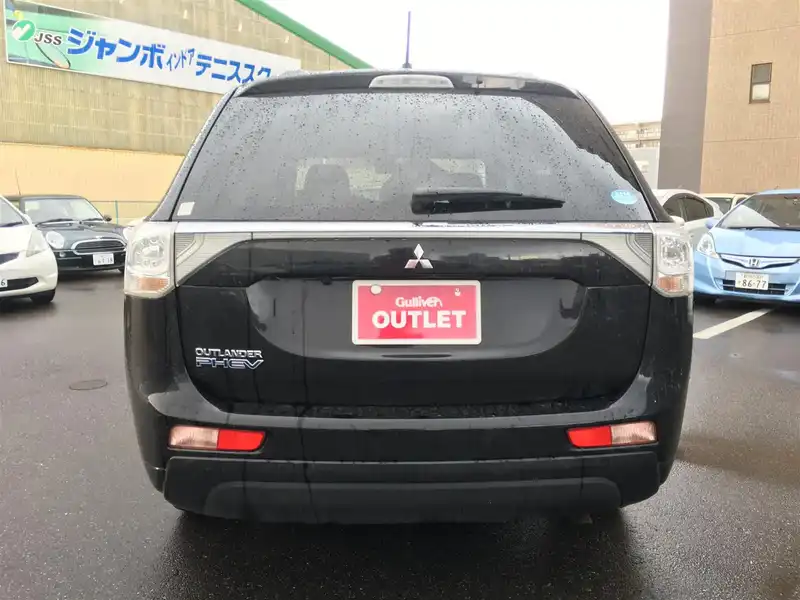 カタログ画像：アウトランダーＰＨＥＶ（OUTLANDER PHEV） Ｇ 2013年1月 DLA-GG2W 2000cc ブラックマイカ バック