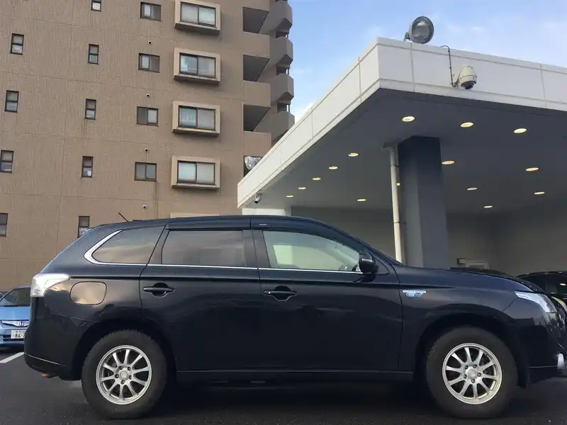 カタログ画像：アウトランダーＰＨＥＶ（OUTLANDER PHEV） Ｇ 2014年1月 DLA-GG2W 2000cc ブラックマイカ 外装