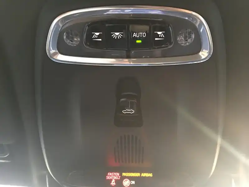 カタログ画像：Ｖ９０（V90） クロスカントリー Ｔ５ ＡＷＤ サマム エアサスペンション装着車 2018年7月 DBA-PB420A 2000cc ブラック 燃費13.1km / l 内装