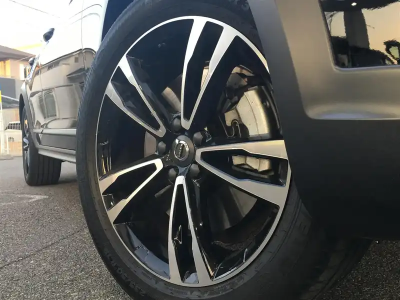 カタログ画像：Ｖ９０（V90） クロスカントリー Ｔ５ ＡＷＤ サマム エアサスペンション装着車 2018年7月 DBA-PB420A 2000cc ブラック 燃費13.1km / l タイヤ