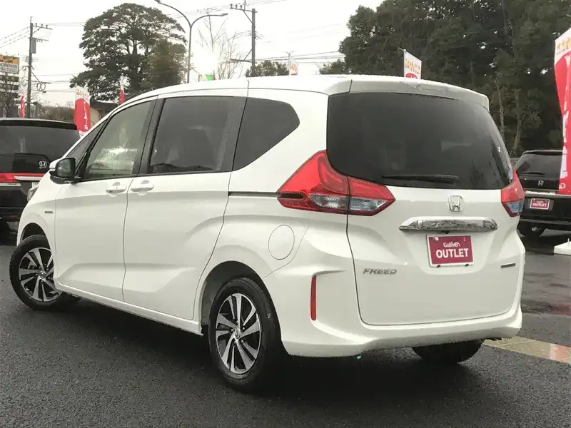 カタログ画像：フリードハイブリッド（FREED HYBRID） ハイブリッド・Ｇホンダセンシング 2016年9月 DAA-GB7 1500cc ホワイトオーキッド・パール 燃費26.6km / l バック