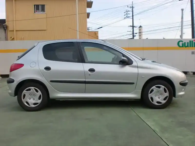 カタログ画像：２０６（206） ＸＴプレミアム 2001年9月 GF-T16L4 1600cc プラチナ・グレー 燃費11.8km / l  外装