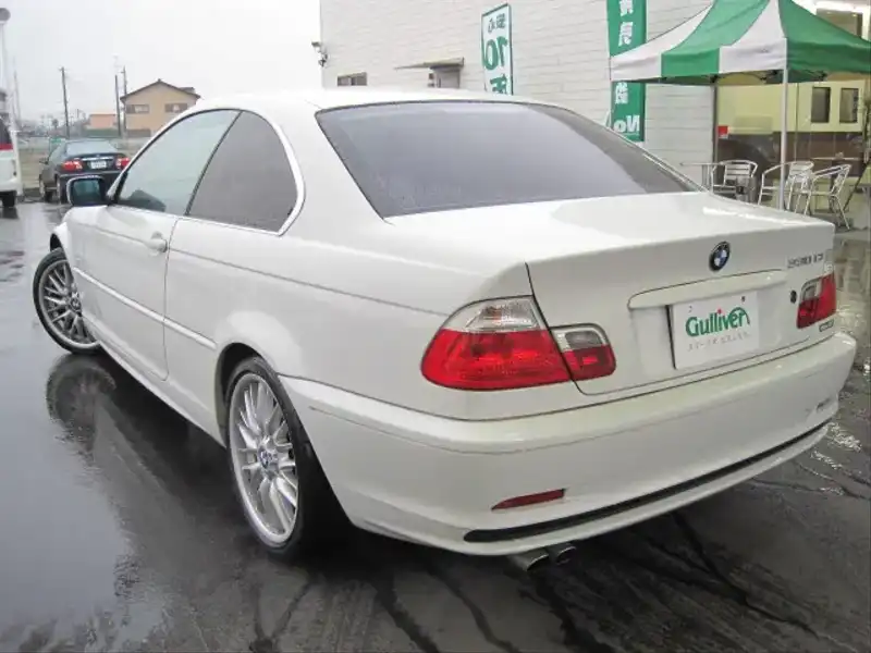 カタログ画像：３シリーズ（3 SERIES） ３３０Ｃｉ Ｍスポーツパッケージ 2000年8月 GH-AV30 3000cc 燃費9.2km / l  バック