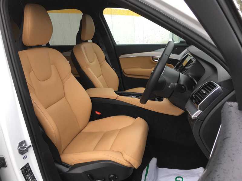 カタログ画像：ＸＣ９０（XC90） Ｔ８ ツインエンジン ＡＷＤ エクセレンス 2018年8月 DLA-LB420XCPA 2000cc アイスホワイト 燃費13.7km / l フロント