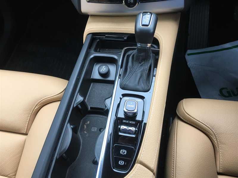 カタログ画像：ＸＣ９０（XC90） Ｔ８ ツインエンジン ＡＷＤ エクセレンス 2018年8月 DLA-LB420XCPA 2000cc アイスホワイト 燃費13.7km / l フロント