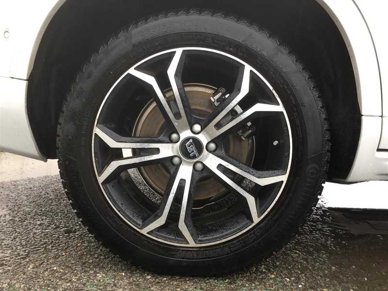 カタログ画像：ＸＣ９０（XC90） Ｔ８ ツインエンジン ＡＷＤ エクセレンス 2018年8月 DLA-LB420XCPA 2000cc アイスホワイト 燃費13.7km / l タイヤ