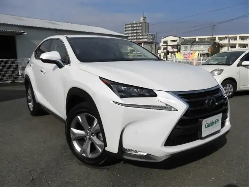 カタログ画像：ＮＸ（NX） ＮＸ２００ｔ バージョンＬ 2015年12月 DBA-AGZ15 2000cc ソニッククォーツ 燃費12.4km / l メイン