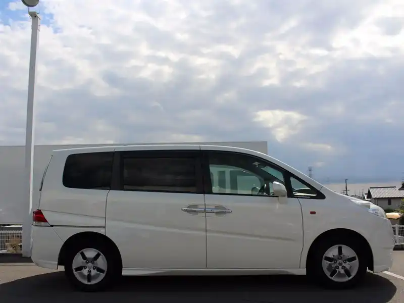 10041325 | カタログ画像：ステップワゴン（STEPWAGON） ＨＤＤナビ スタイル セレクト 2007年6月 DBA-RG2 2000cc プレミアムホワイト・パール 外装