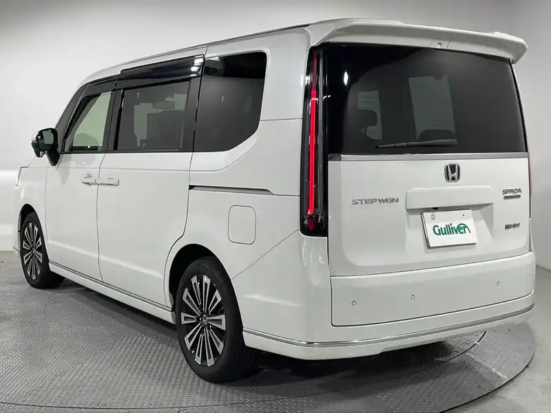 カタログ画像：ステップワゴン（STEPWAGON） ｅ：ＨＥＶスパーダ プレミアムライン 2023年4月 6AA-RP8 2000cc プラチナホワイト・パール 燃費19.5km / l バック