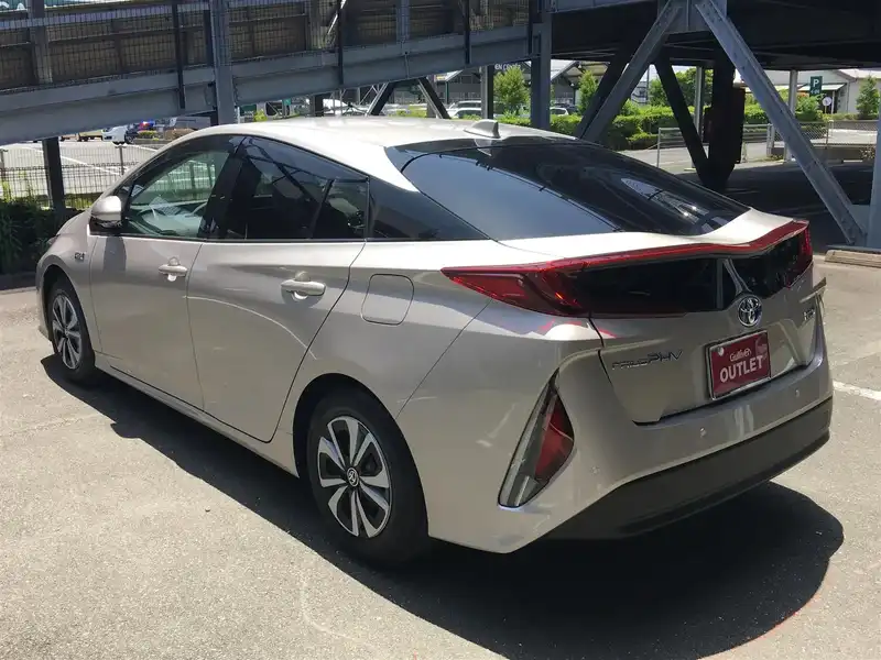 カタログ画像：プリウスＰＨＶ（PRIUS PHV） Ａプレミアム 2019年5月 DLA-ZVW52 1800cc スティールブロンドメタリック 燃費37.2km / l バック