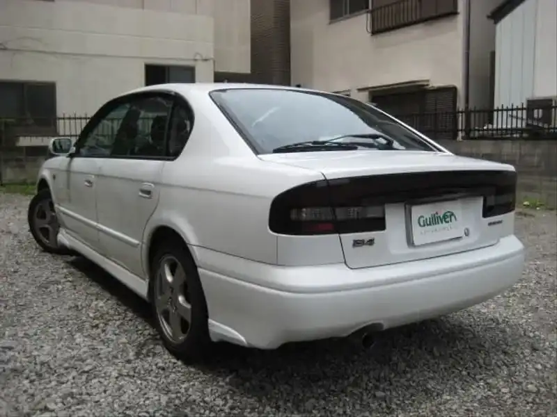 カタログ画像：レガシィＢ４（LEGACY B4） ＲＳタイプＢ 2000年5月 TA-BE5 2000cc ピュアホワイト 燃費11.8km / l  バック