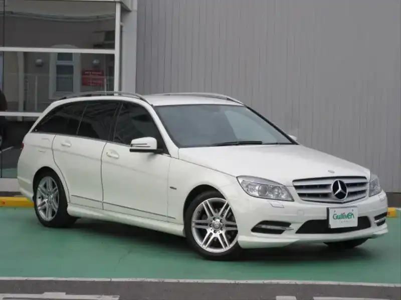 カタログ画像：Ｃクラスステーションワゴン（C-CLASS STATIONWAGON） Ｃ２００ ＣＧＩブルーエフィシェンシー ステーションワゴン アバンギャルド １２５!エディション 2011年1月 DBA-204248 1800cc カルサイトホワイト（Ｓ） 燃費11.6km / l  メイン