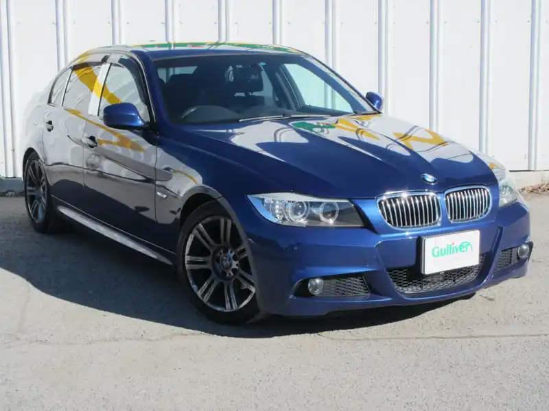 カタログ画像：３シリーズ（3 SERIES） ３２０ｉ Ｍスポーツ プラス 2008年10月 ABA-VA20 2000cc モンテゴ・ブルー（メタリック・カラー） 燃費12.0km / l  メイン（その他）