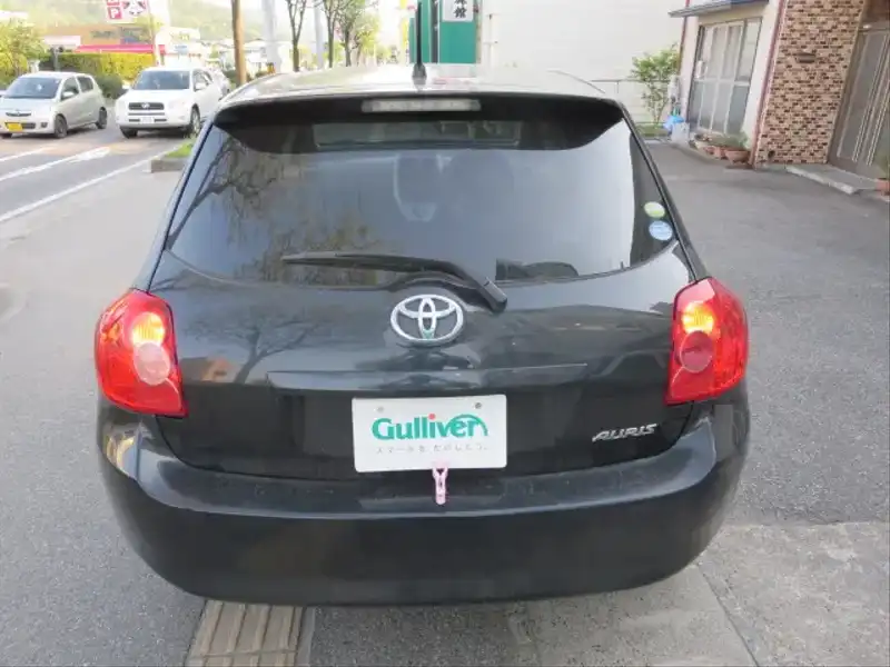 カタログ画像：オーリス（AURIS） １５０Ｘ Ｍパッケージ 2009年10月 DBA-NZE154H 1500cc ブラックマイカ 燃費15.4km / l  バック