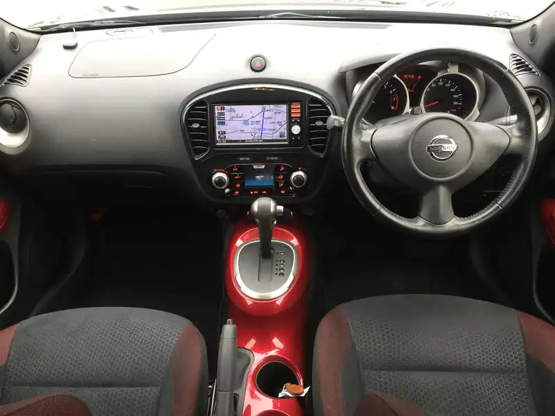 カタログ画像：ジューク（JUKE） １６ＧＴ パーソナライゼーション 2014年9月 CBA-F15 1600cc ナイトベールパープル（ＰＭ） 燃費14.2km / l 内装