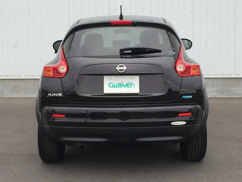 カタログ画像：ジューク（JUKE） １６ＧＴ パーソナライゼーション 2014年9月 CBA-F15 1600cc ナイトベールパープル（ＰＭ） 燃費14.2km / l バック