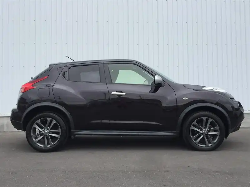 カタログ画像：ジューク（JUKE） １６ＧＴ パーソナライゼーション 2014年9月 CBA-F15 1600cc ナイトベールパープル（ＰＭ） 燃費14.2km / l 外装