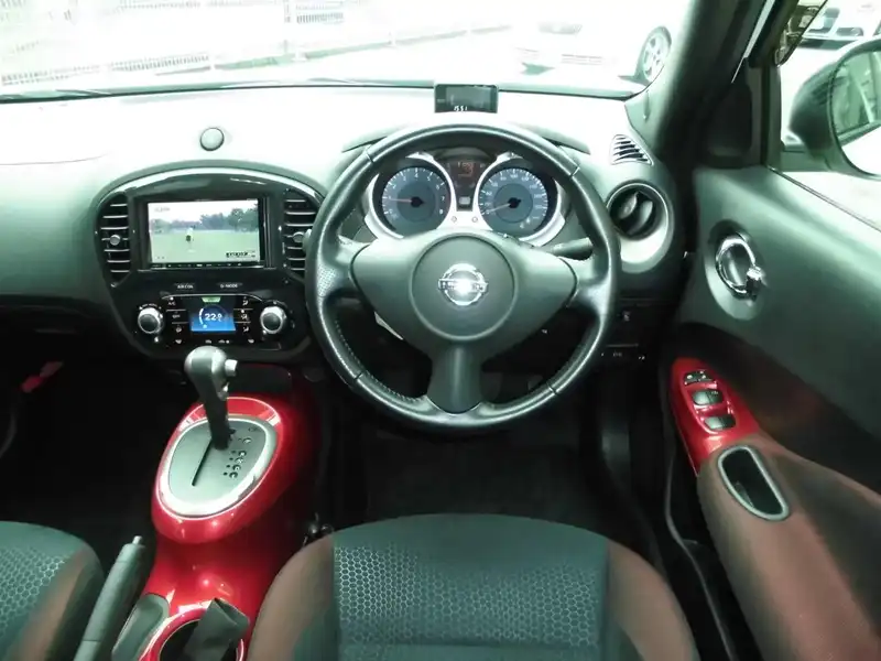 カタログ画像：ジューク（JUKE） １５ＲＸ タイプＶ 2011年5月 DBA-YF15 1500cc ホワイトパール（３Ｐ） 燃費17.2km / l 内装