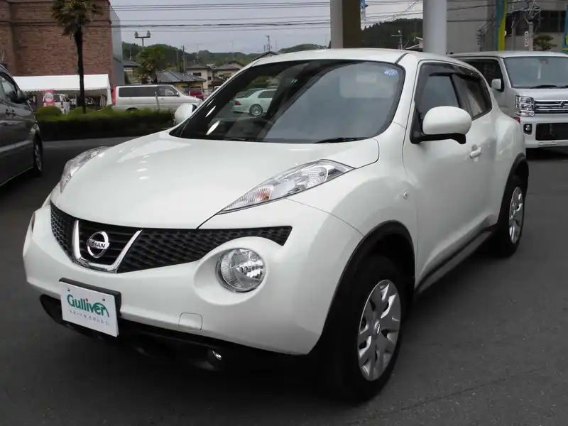 カタログ画像：ジューク（JUKE） １５ＲＸ タイプＶ 2014年4月 DBA-YF15 1500cc ブリリアントホワイトパール（３Ｐ） 燃費18.0km / l 外装