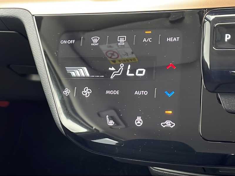 カタログ画像：サクラ（SAKURA） Ｘ 2024年6月 ZAA-B6AW チタニウムグレー（Ｍ）/ブラック（Ｐ）2トーン 内装