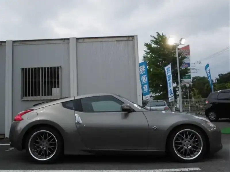 カタログ画像：フェアレディＺ（FAIRLADY Z） ベースグレード 2008年12月 CBA-Z34 3700cc タイタニウムグレー（ＴＭ） 燃費9.8km / l  外装