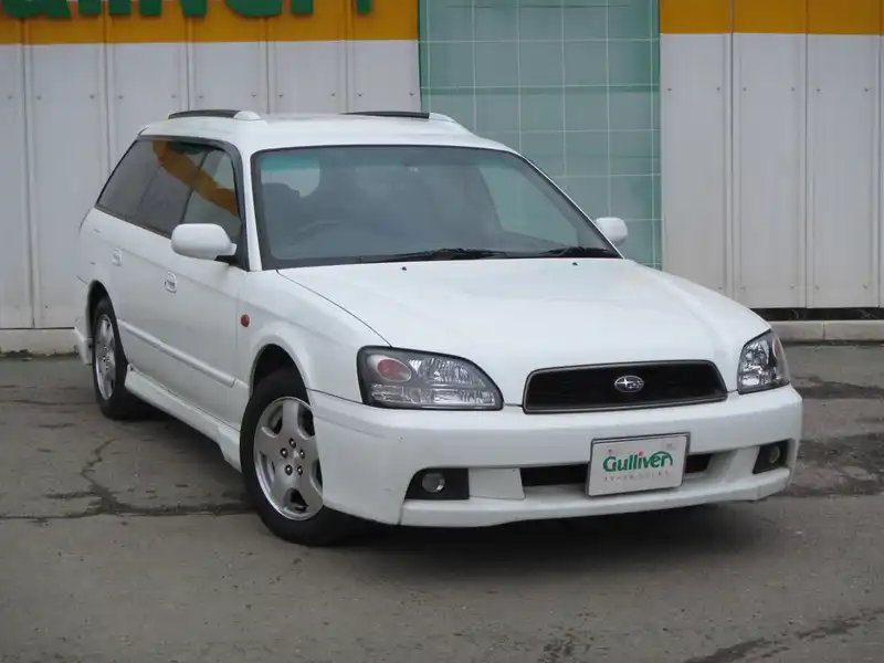 カタログ画像：レガシィツーリングワゴン（LEGACY TOURING WAGON） ＴＸ－Ｓ 2001年5月 TA-BH5 2000cc ピュアホワイト 燃費13.6km / l  メイン