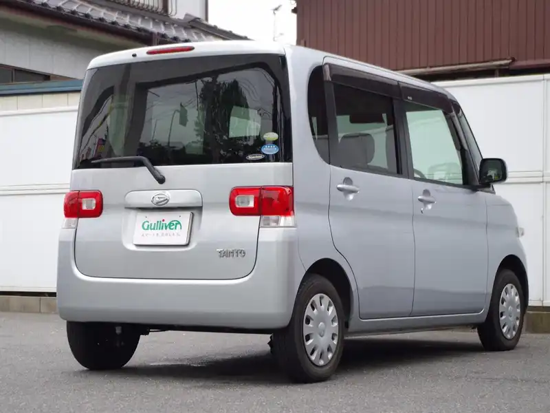 カタログ画像：タント（TANTO） Ｘスペシャル 2011年6月 DBA-L375S 660cc ブライトシルバーメタリック 燃費22.5km / l  バック