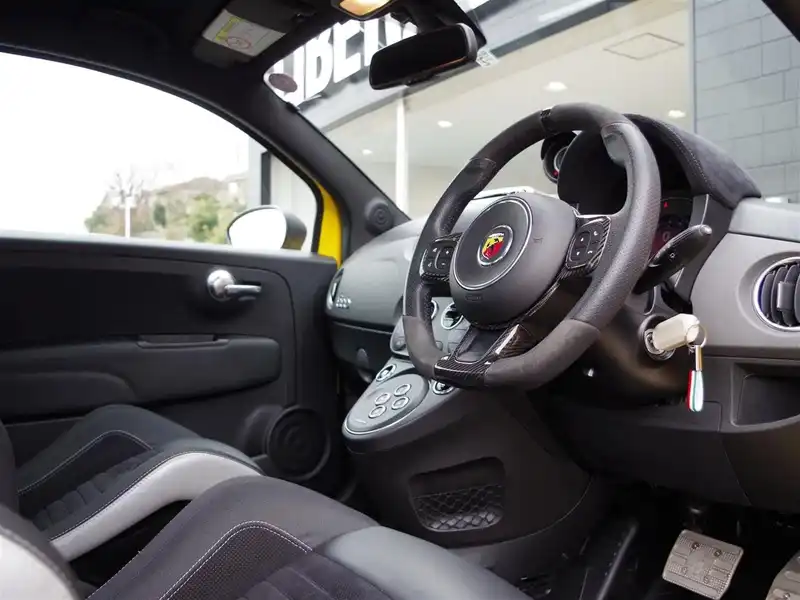 カタログ画像：アバルト５９５（ABARTH 595） コンペティツィオーネ 2018年9月 ABA-31214T 1400cc ジャッロラリー 燃費13.4km / l 内装