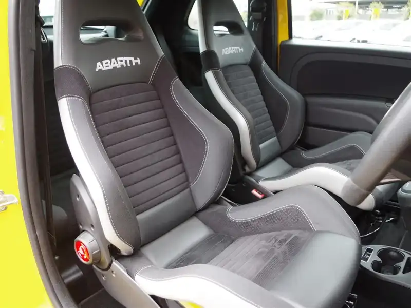 カタログ画像：アバルト５９５（ABARTH 595） コンペティツィオーネ 2018年9月 ABA-31214T 1400cc ジャッロラリー 燃費13.4km / l 内装