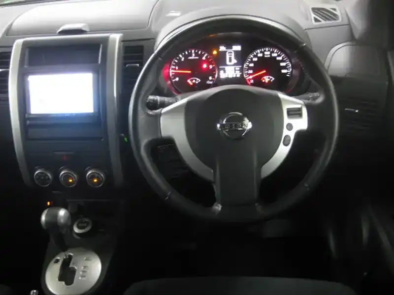 カタログ画像：エクストレイル（X-TRAIL） ２０ＧＴ エクストリーマーＸ プラスナビＨＤＤ 2010年8月 LDA-DNT31 2000cc ダイヤモンドブラック（Ｐ） 燃費14.2km / l 内装