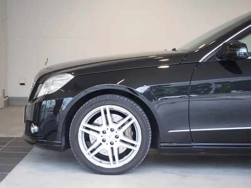 カタログ画像：Ｅクラス（E-CLASS） Ｅ５５０ アバンギャルド 2009年5月 CBA-212072 5500cc オブシディアンブラック（Ｍ）orブラック（Ｓ） 燃費7.8km / l  タイヤ